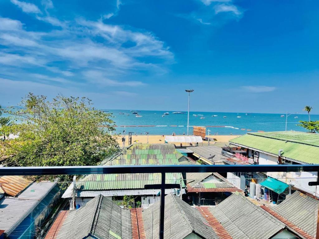 The Globe Hotel, Bar & Restaurant Pattaya Εξωτερικό φωτογραφία