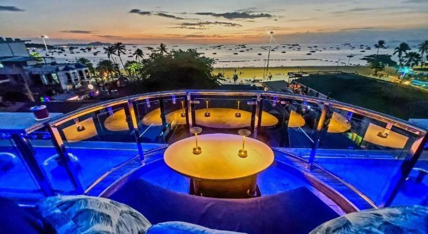 The Globe Hotel, Bar & Restaurant Pattaya Εξωτερικό φωτογραφία