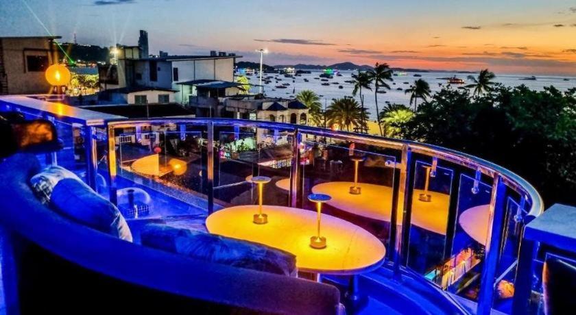 The Globe Hotel, Bar & Restaurant Pattaya Εξωτερικό φωτογραφία