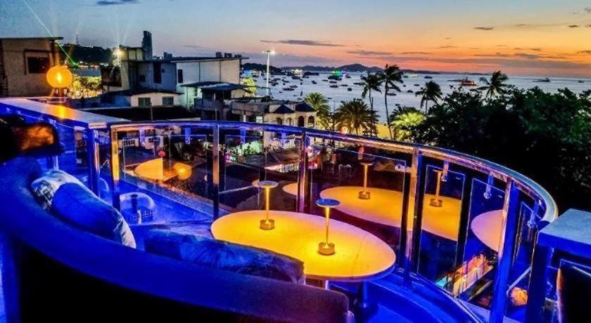 The Globe Hotel, Bar & Restaurant Pattaya Εξωτερικό φωτογραφία